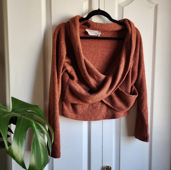 Okakie crossover cropped sweater - Picture 1 of 4